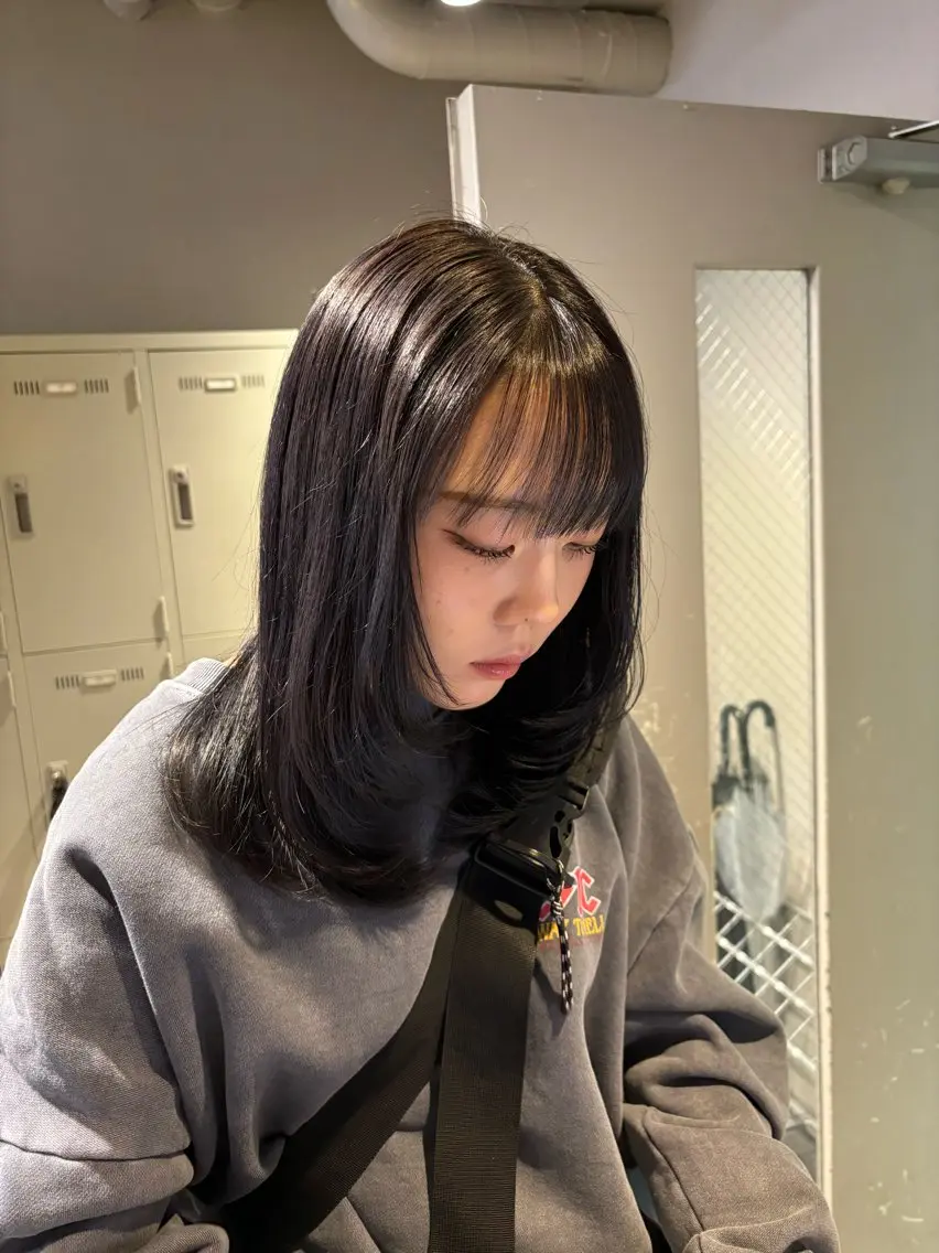 ミディアム カラー レイヤーカット 抜け感レイヤー︴ ニュアンスカラーのヘアスタイル