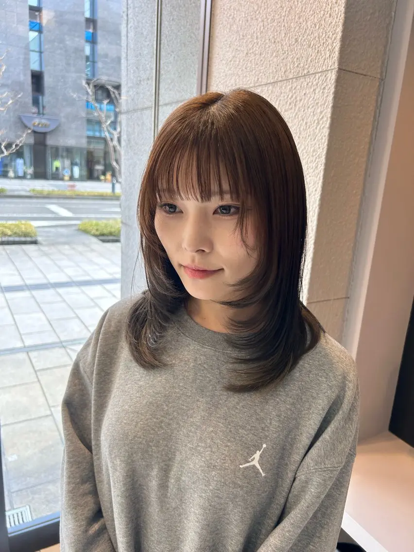 セミロング レイヤーカット SENA / STREAMのヘアスタイル