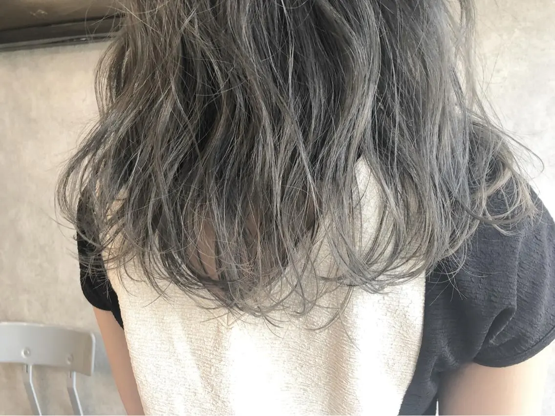 ミディアム カラー カット ヘアカラー 顔周りレイヤー/韓国 ブリーチminamiのヘアスタイル