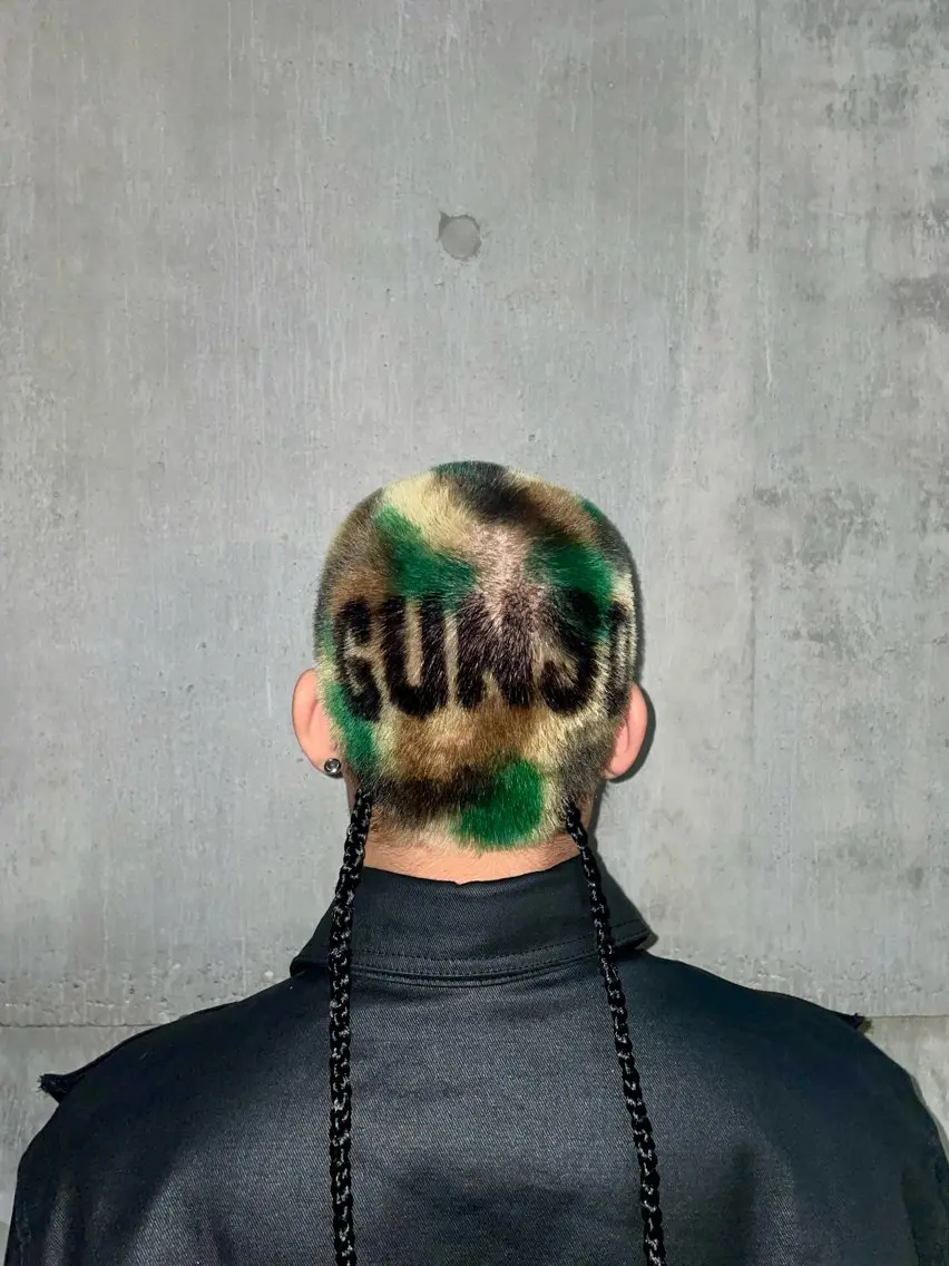 ショート メンズ カット ヘアカラー 👽KINA👽 派手髪🦖💖✨のヘアスタイル