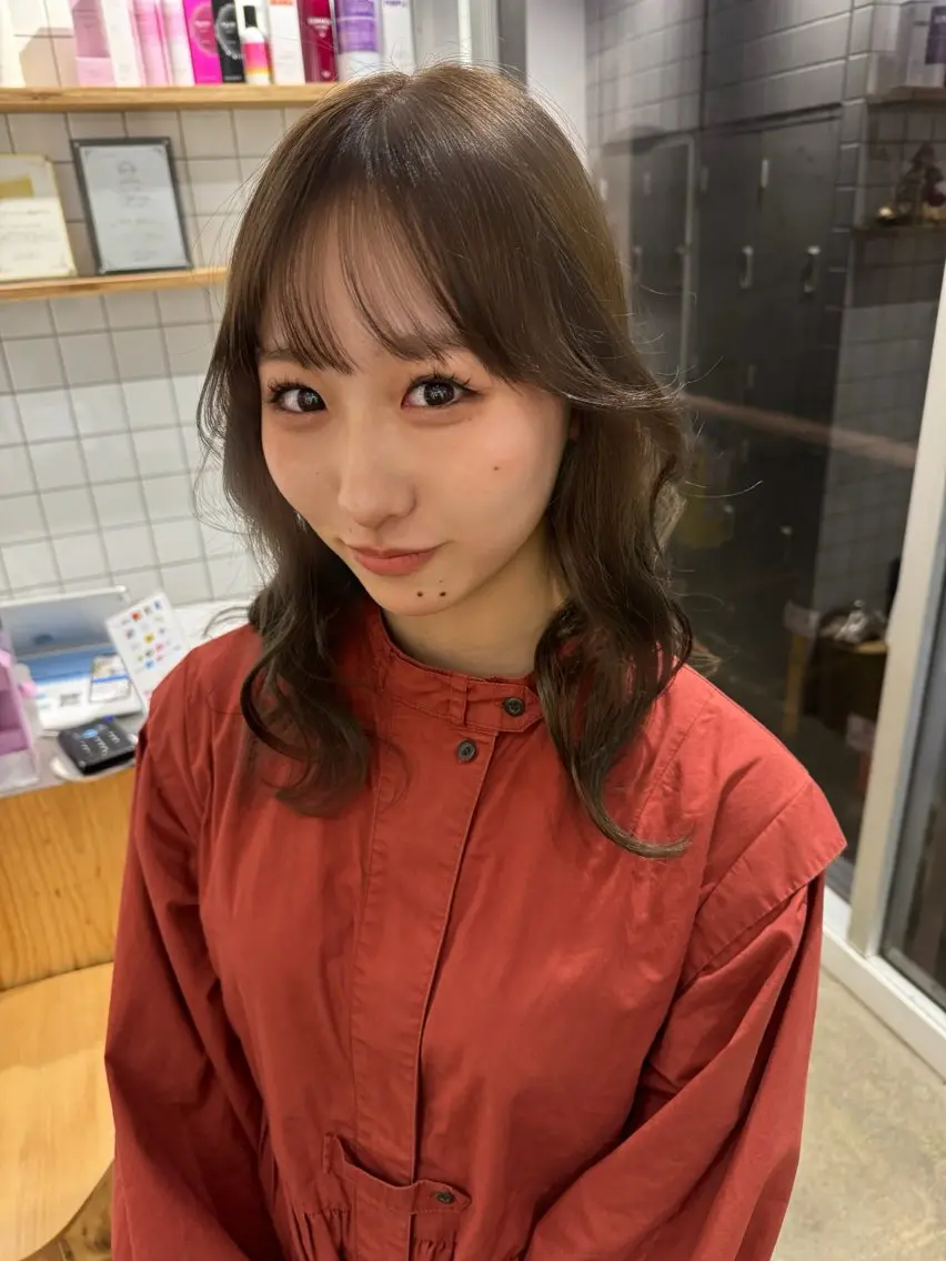 ミディアム カラー ブリーチ ブリーチなしカラー 新宿 似合わせカラー HINAのヘアスタイル