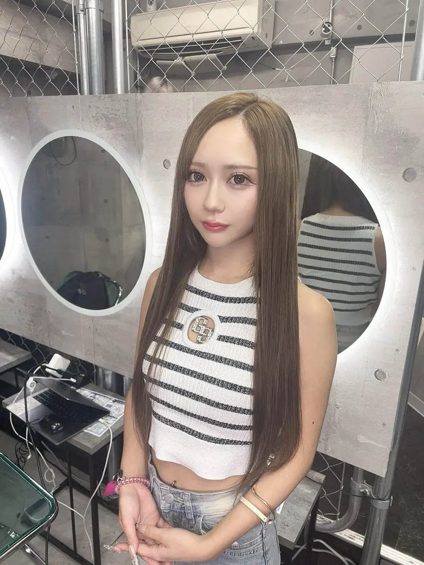 ロング シールエクステ エクステ ホワイト&レイヤーカ ットエクステ長畠俊輔のヘアスタイル
