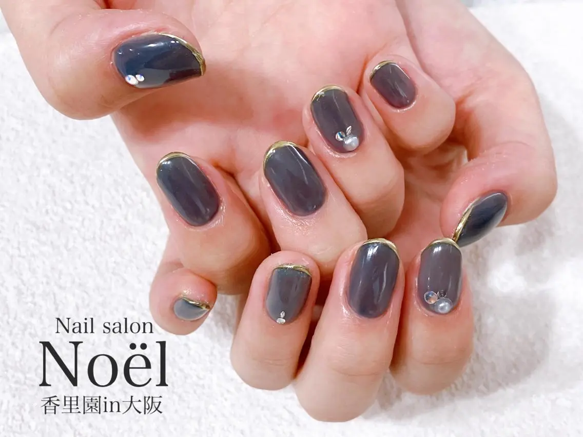 ネイル フレンチネイル ミラーネイル Nailsalon &Noelのネイルデザイン