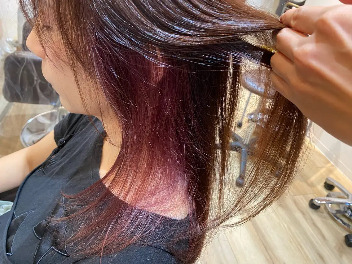 ミディアム カラー イヤリングカラー インナーカラー オレンジ ピンクカラー パープルカラー カット ヘアカラー トリートメント N.取扱いサロン🌼 Airswarm小林のヘアスタイル