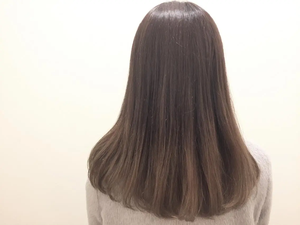 ロング カラー アッシュ ブリーチ グラデーションカラー グレージュ ミルクティーアッシュ HAUS 片山みほのヘアスタイル