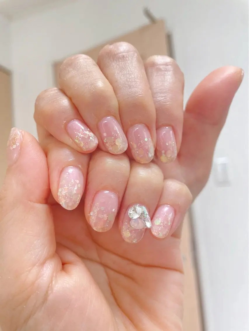 ネイル グラデーション キラキラネイル ラメ(グリッター) ラメグラデーション ストーンネイル Sachi NAILのネイルデザイン