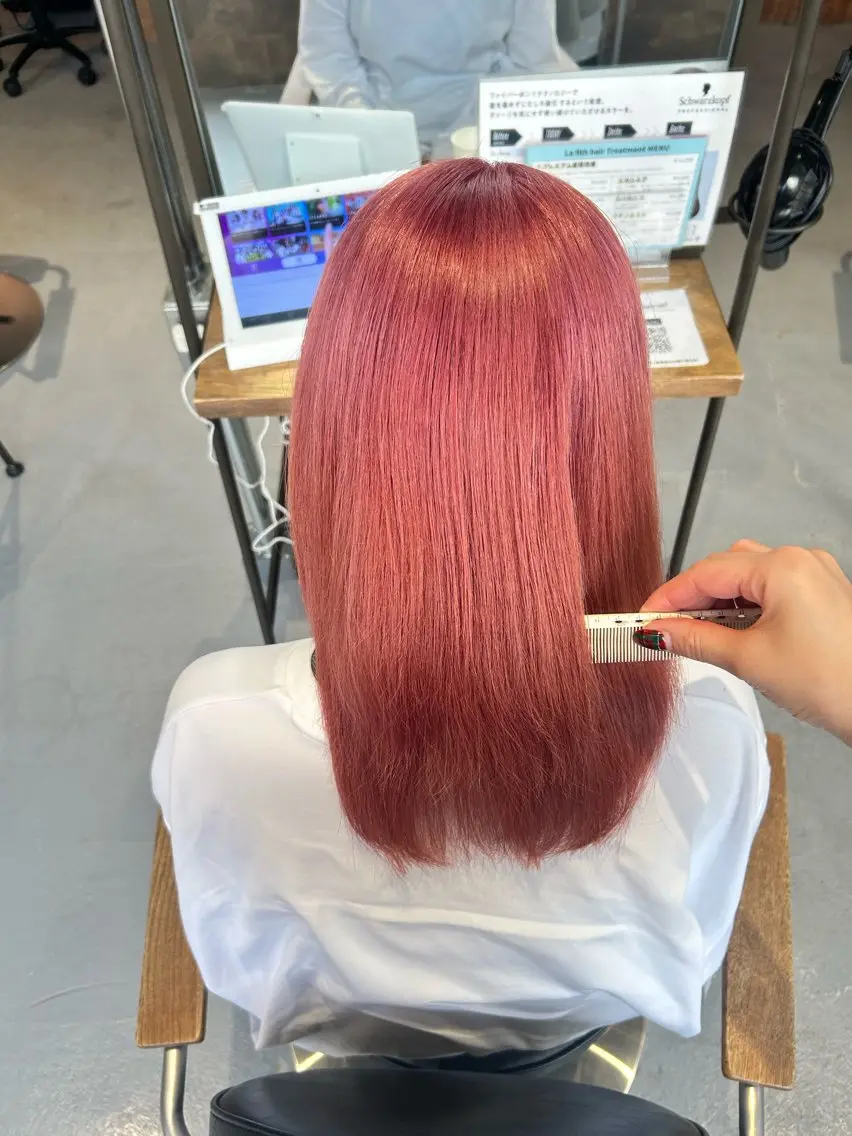 ロング カラー ブリーチ 大賀 チサトのヘアスタイル