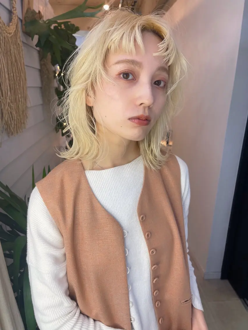 ミディアム カラー ブロンド レイヤーカット ウルフカット ウルフレイヤー ヘアカラー トリートメント AiM 大名　似合わせカットのヘアスタイル