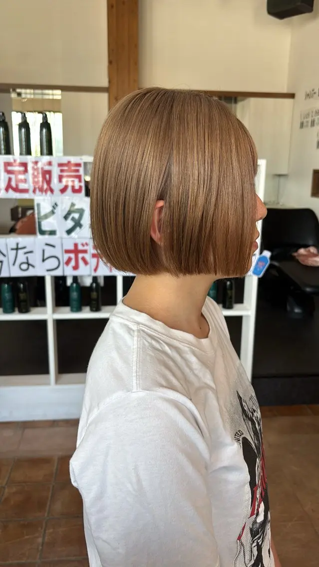 ショート カラー 切りっぱなしボブ ブリーチ ボブ カット トリートメント 川元 汐音のヘアスタイル