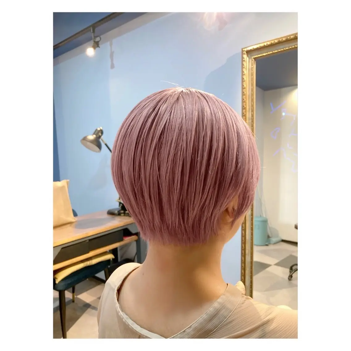 ショート カラー ベージュカラー ブリーチ ショートヘア カット ヘアカラー トリートメント 中野 誠子のヘアスタイル