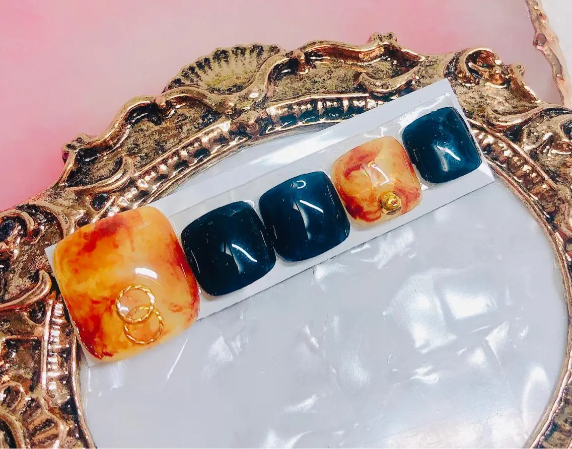 ネイル フットネイル フットネイル CROWN プライベートサロンのネイルデザイン