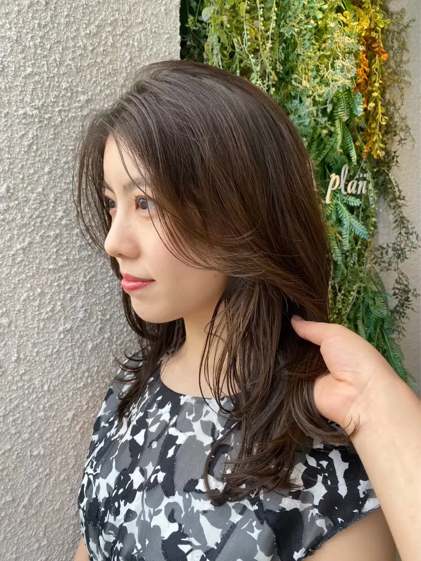 ロング カラー ベージュカラー オリーブベージュ ヘアカラー 透明感カラー レイヤー/むつきのヘアスタイル