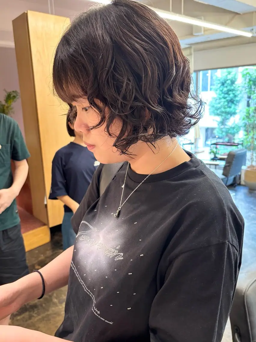 ショート パーマ ボブ レイヤーカット デジタルパーマ 美空🐇 レイヤー / 透明感カラー🩰のヘアスタイル