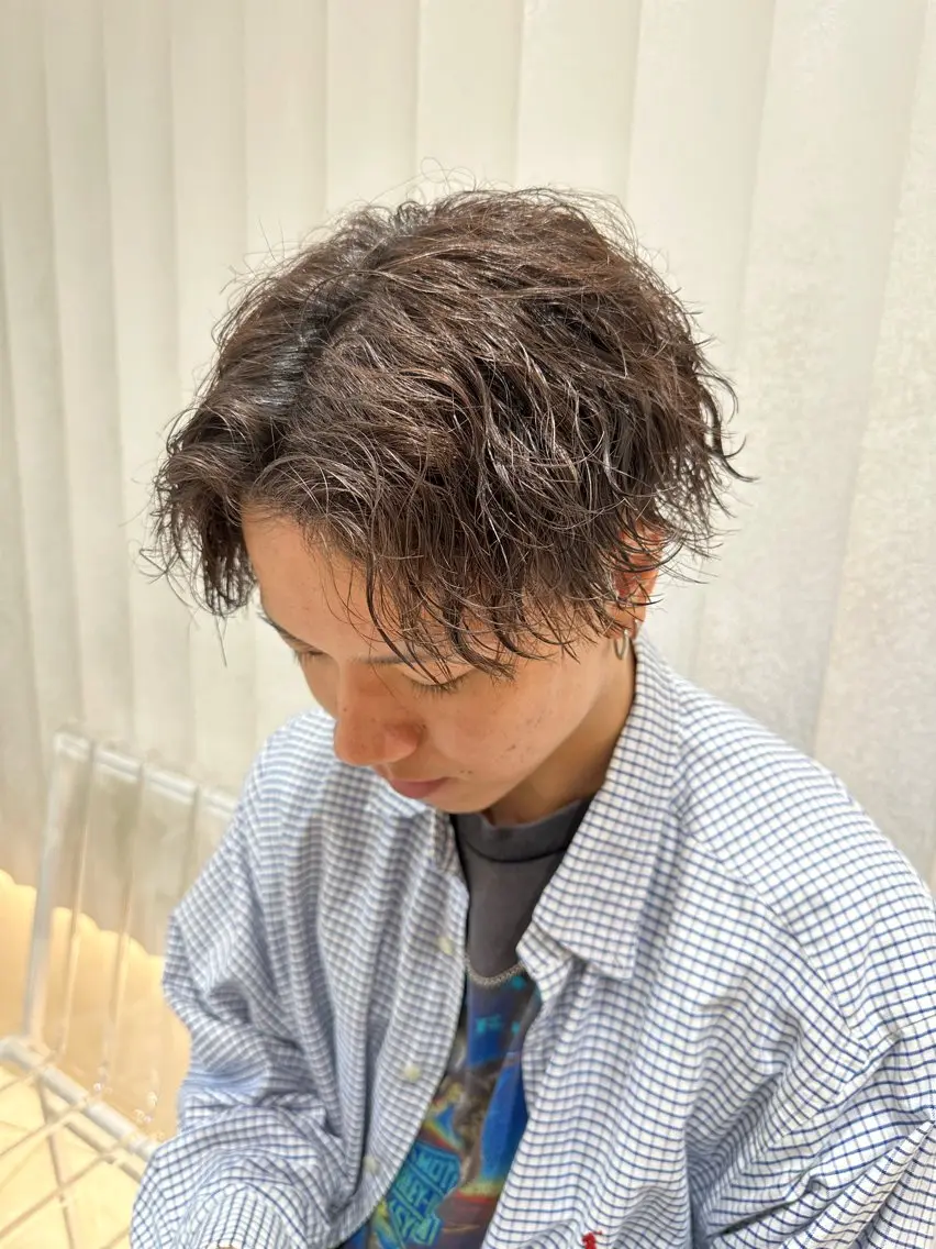 カラー パーマ メンズ メンズパーマ カット パーマ トリートメント ヘアセット 曲がる縮毛矯正/メン ズカット髪質改善のヘアスタイル