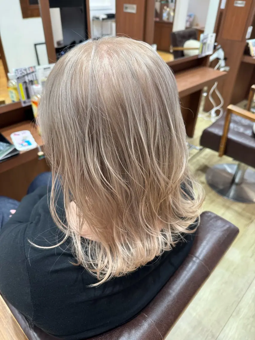 ミディアム カット ヘアカラー ブランシェ神領店 稲垣 葵のヘアスタイル