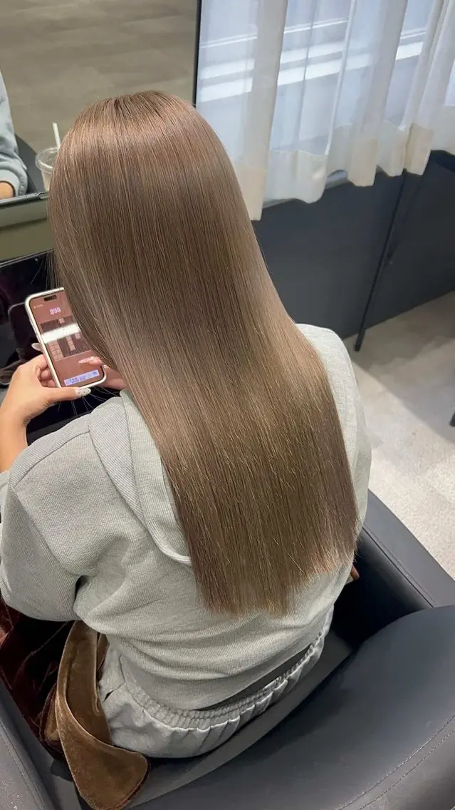 ロング カラー ベージュカラー ブリーチ 透明感カラー グレージュ ブリーチなしカラー ヘアカラー 蔵本 仁のヘアスタイル