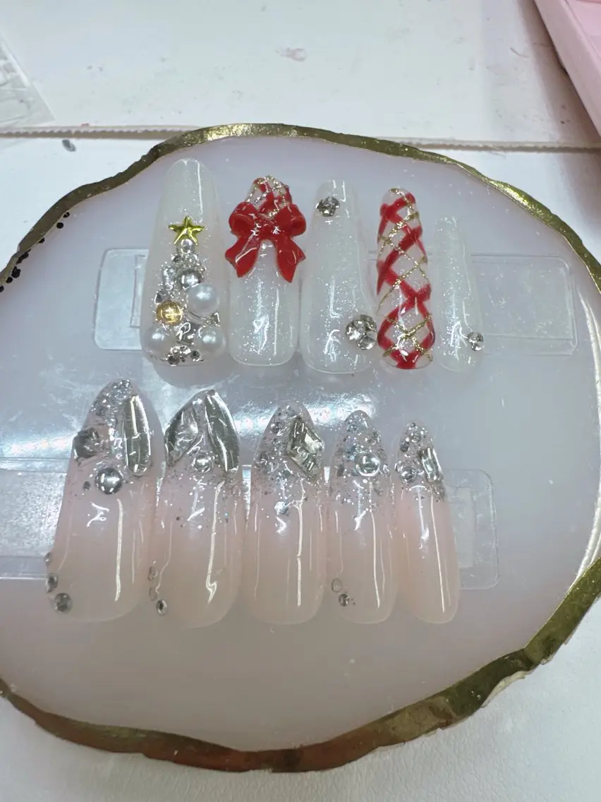 ネイル ボルドー 長さ出し ジェルネイル キラキラネイル ロングネイル ハンドネイル Queeens nailのネイルデザイン