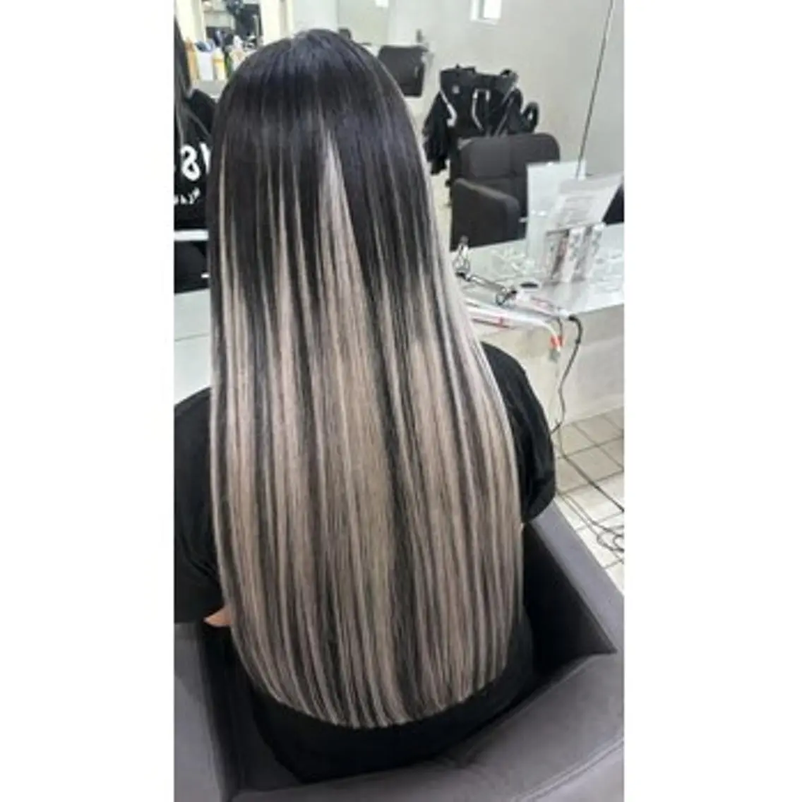 ロング MISAKIエクステ ブリーチ\5900のヘアスタイル