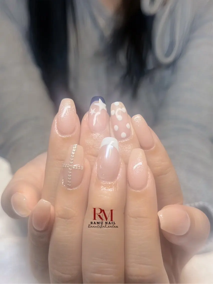 ネイル キラキラネイル マグネットネイル ミラーネイル ワンホンネイル 冬ネイル ハンドネイル RAMU Nail 恵比寿店のネイルデザイン