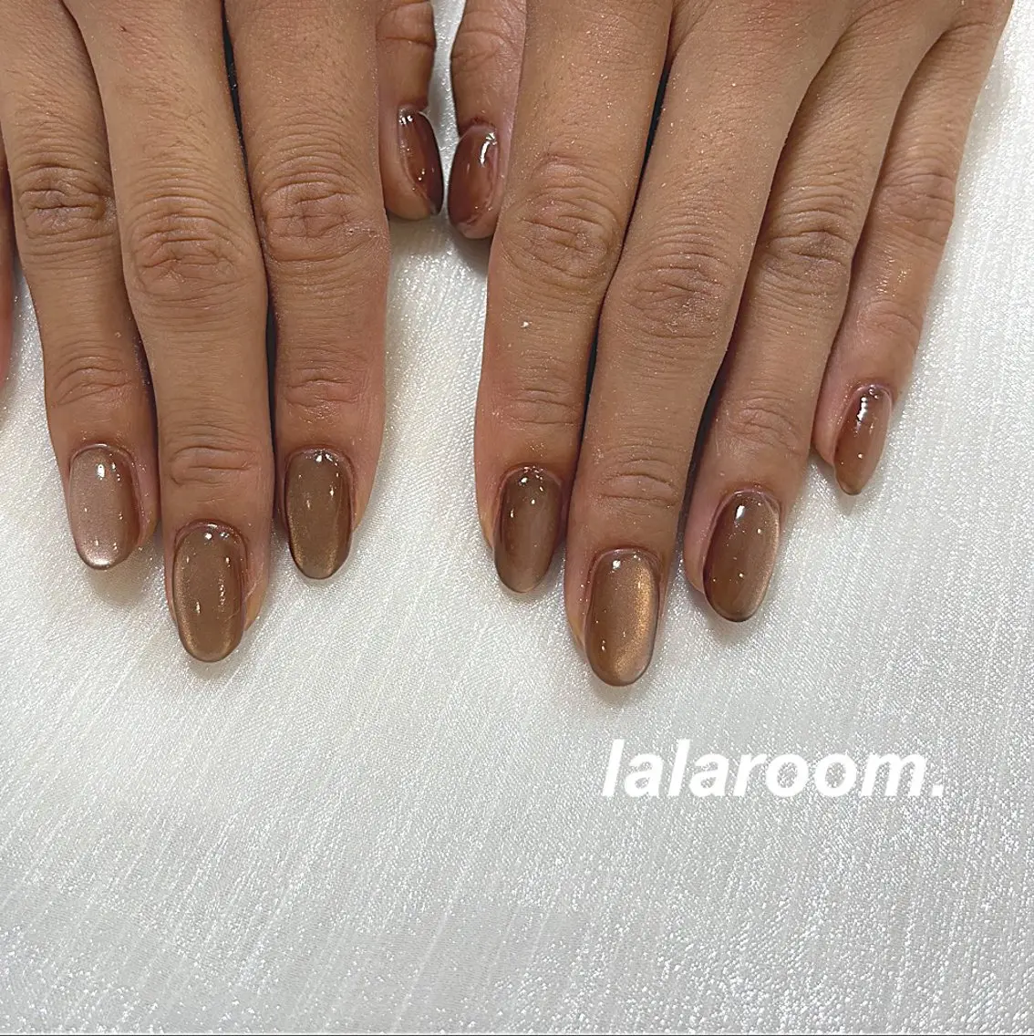 ネイル キラキラネイル マグネットネイル オフィスネイル ワンカラーネイル シンプルネイル ハンドネイル lala room.のネイルデザイン