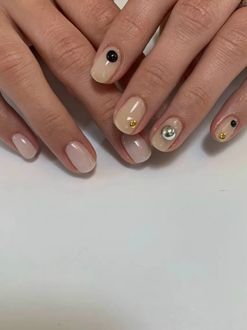 ネイル アートネイル シンプルネイル ホワイト is..nail 🌷sonokoのネイルデザイン