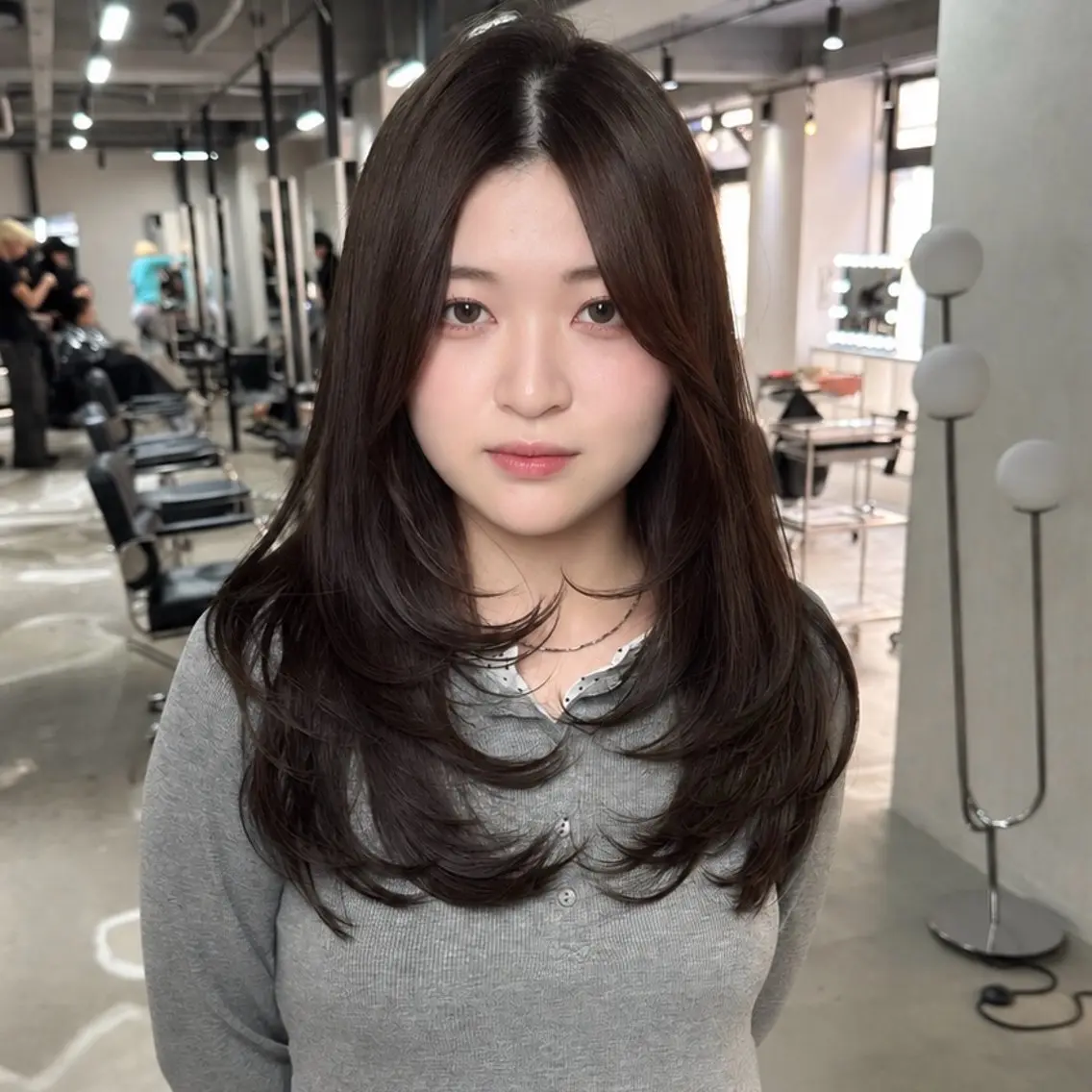 ロング くびれヘア 顔まわりレイヤー 顔周りカット 韓国風ヘア くびれレイヤー カット ヘアカラー 韓国レイヤー🇰🇷 艶髪💎renのヘアスタイル