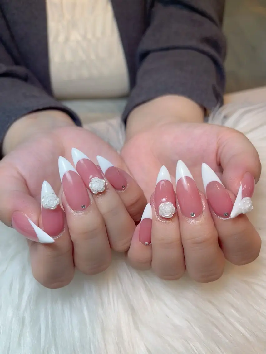 ネイル チークネイル ドット フレンチネイル グラデーション 韓国ネイル ハンドネイル Nie Nail Hinatachanのネイルデザイン