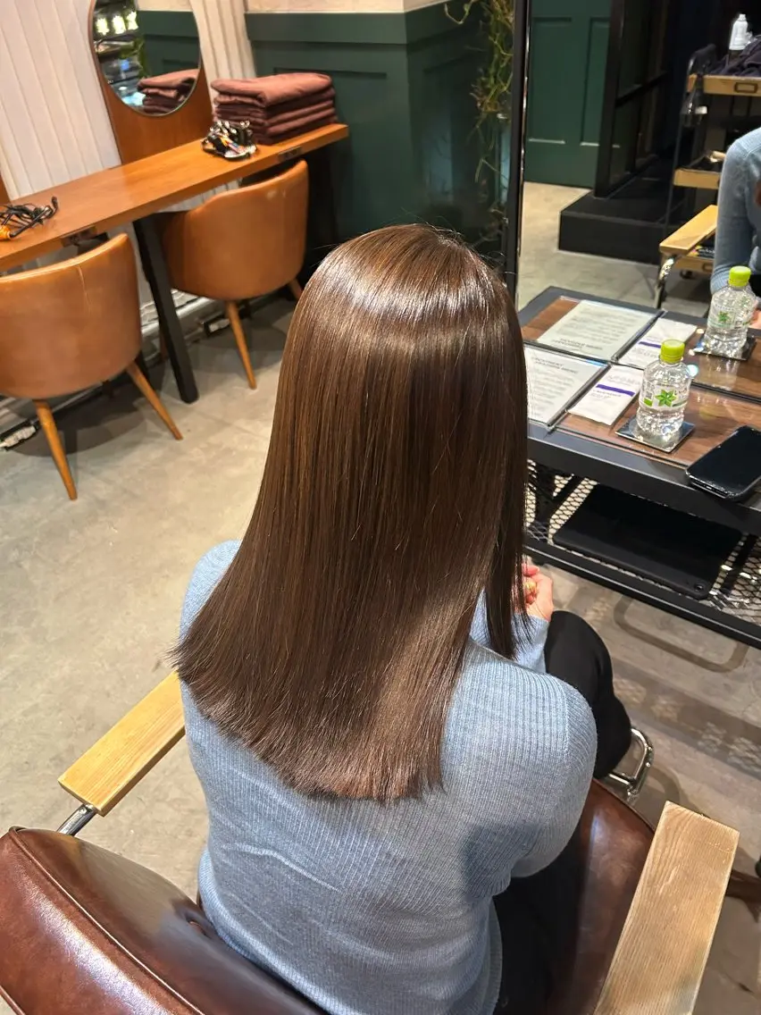 セミロング 𝐒𝐇𝐔𝐑𝐈 🦋艶カラー🦋のヘアスタイル