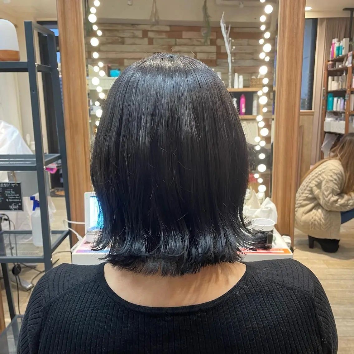 ショート カラー 黒髪 ブルーカラー ブルーブラック なりたいを叶えます! 出口 紗依のヘアスタイル