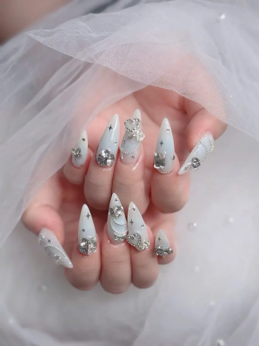 ネイル フレンチネイル ジェルネイル ガラスフレンチ ハロウィン ハート ハンドネイル H.baby Nail Salonのネイルデザイン