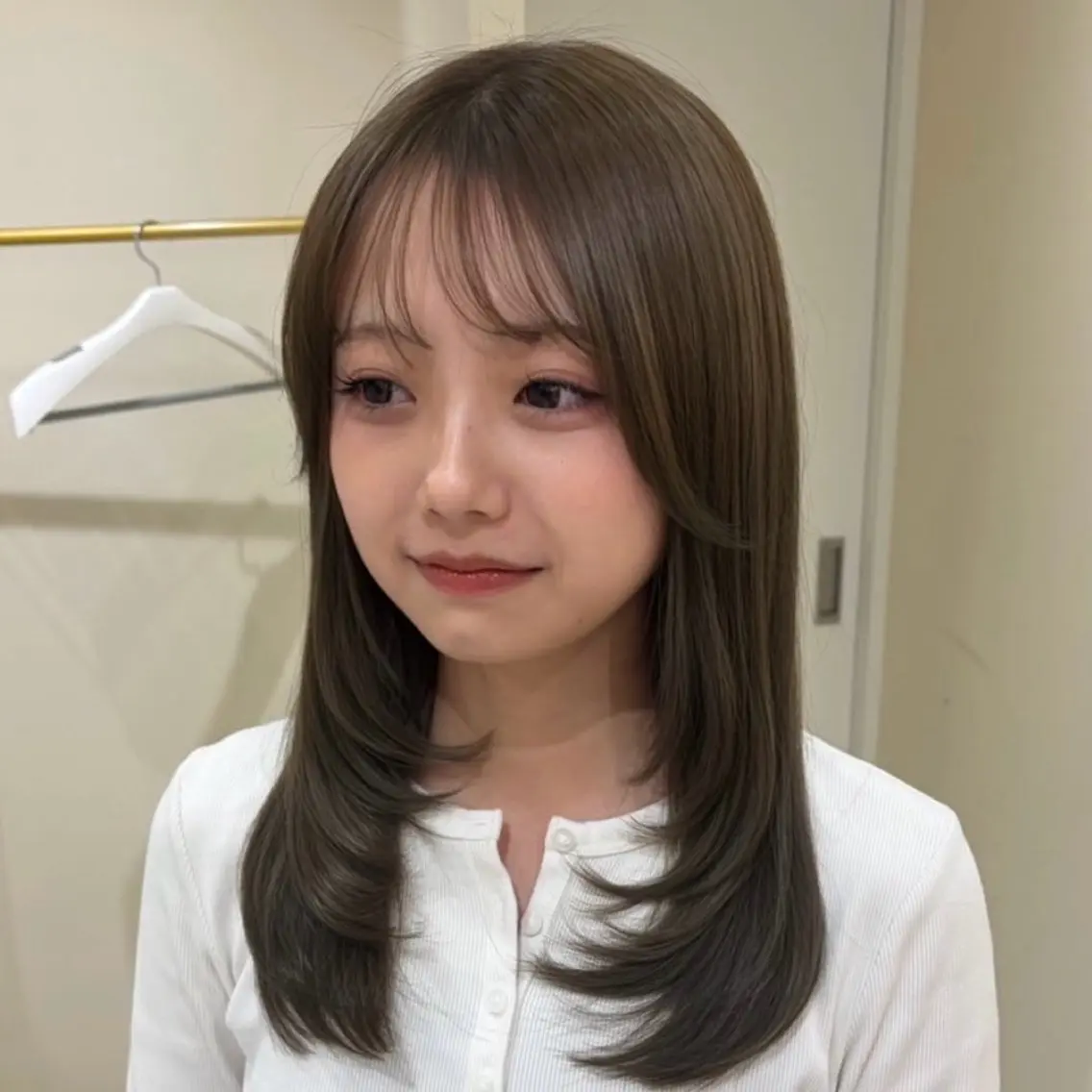セミロング レイヤーカット カット ヘアカラー オリーブカラー🍐/ 韓国レイヤー/toaのヘアスタイル