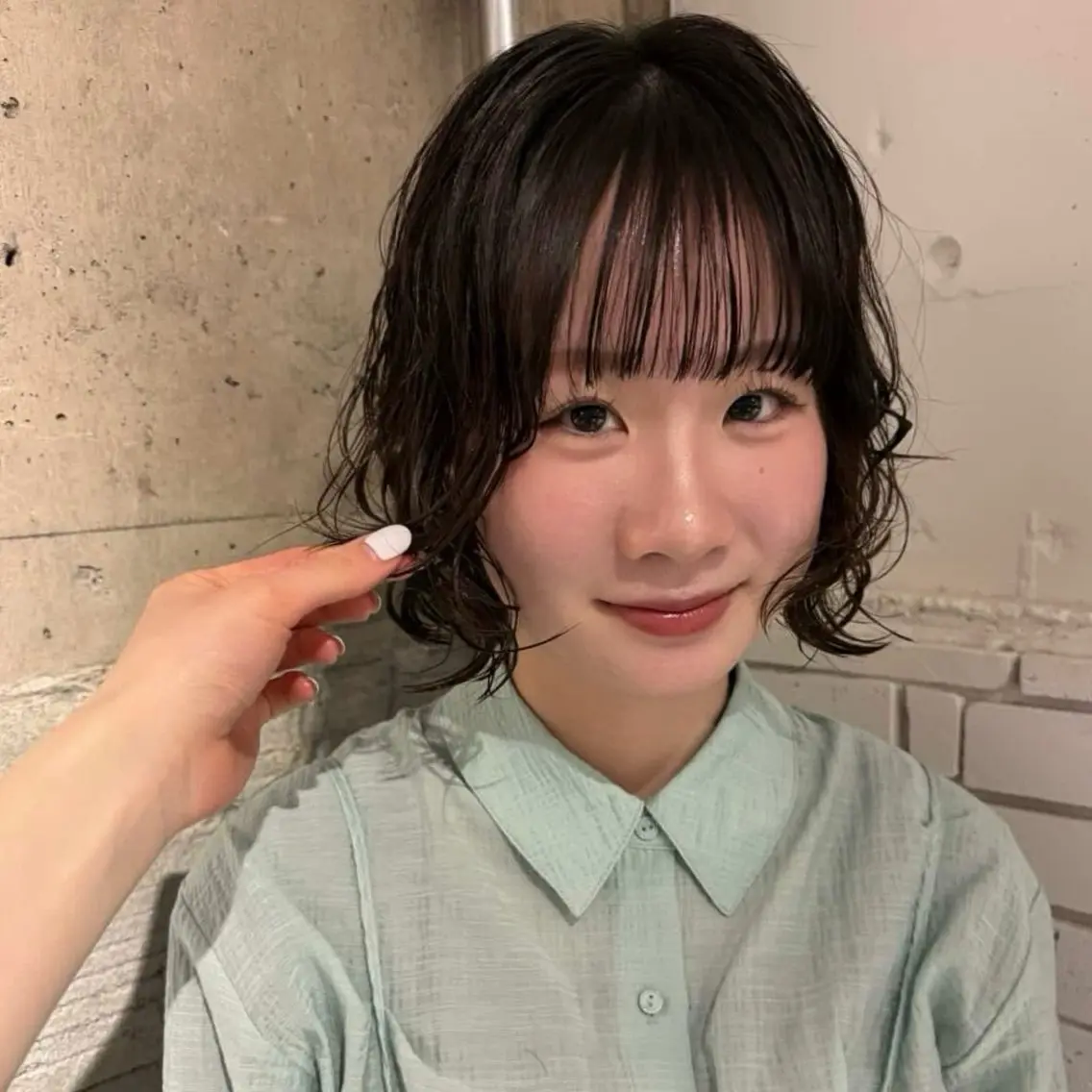 ショート パーマ ボブ カット パーマ Yui⭐️ 透け感カラーのヘアスタイル