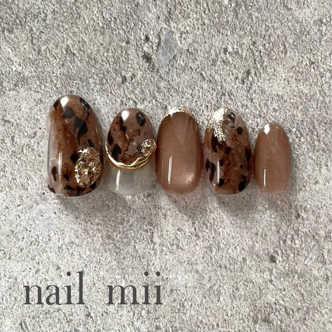 ネイル アニマル柄 ニュアンスネイル ストーンネイル nail mii HIROMIのネイルデザイン