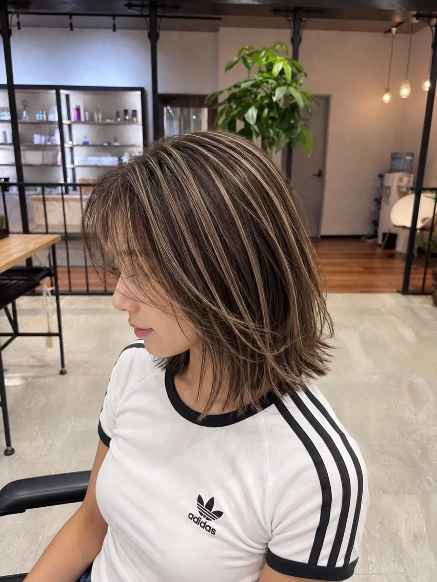 ミディアム 顔まわりレイヤー 外国人風カラー ハイライト レイヤーカット カット ヘアカラー トリートメント 海外風レイヤーカット 👑店長 平松 由のヘアスタイル