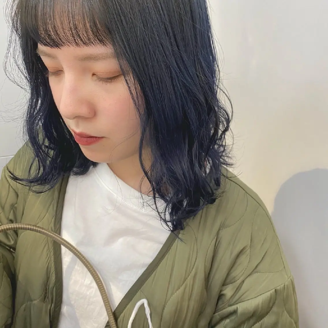 ロング カラー ブリーチ ネイビーカラー アース／5月限定平日 最大50%オフありのヘアスタイル