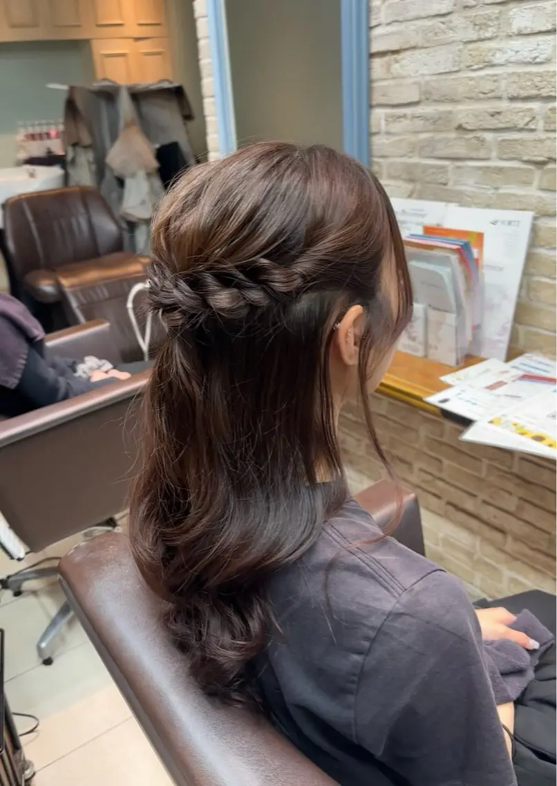 ヘアアレンジ ハーフアップ みゆ🤎🐨透明感 カラー／ヘアアレンジのヘアスタイル