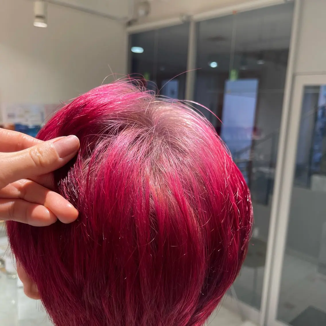 ショート カラー デザインカラー 由比藤理子 ブリーチカラー🌈のヘアスタイル