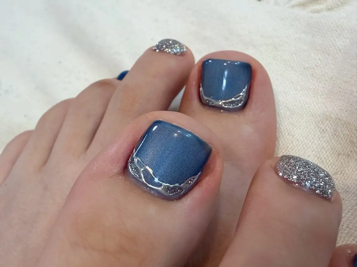 ネイル 氷ネイル・うるうるネイル マグネットネイル ミラーネイル シルバー フットネイル 韓国ネイル 新大久保 💅Ayumiのネイルデザイン
