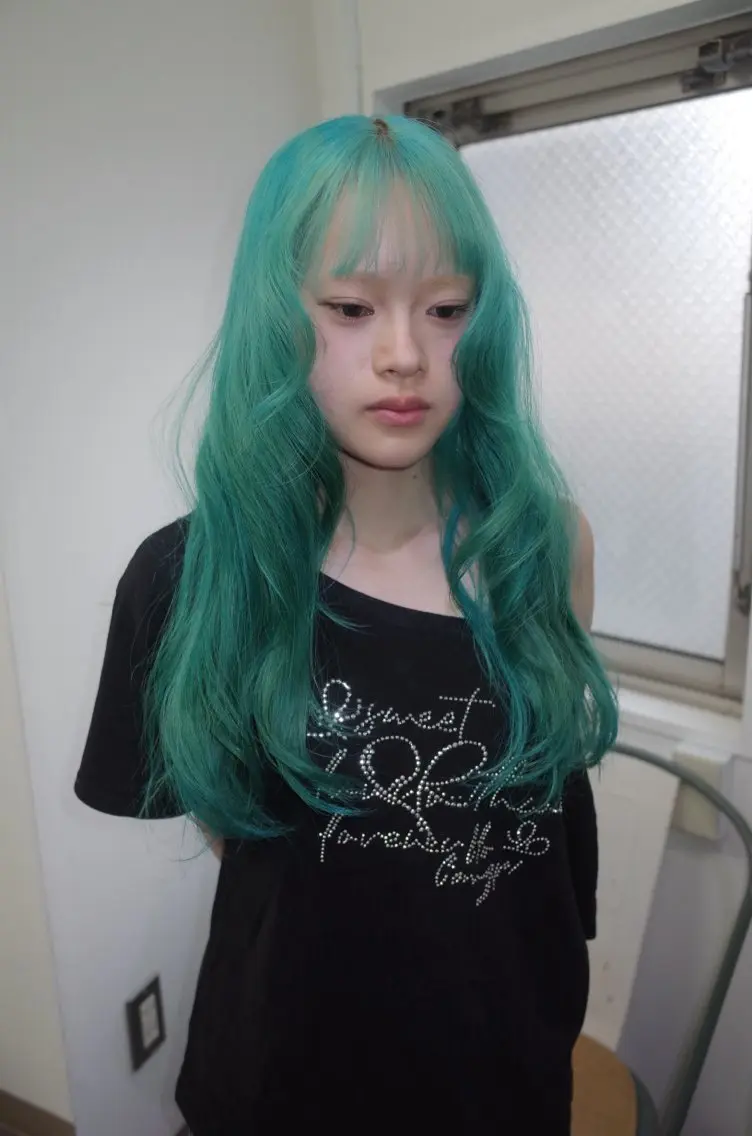 ロング カラー ヘアカラー トリートメント Momoka🪷 /ハイトーンのヘアスタイル