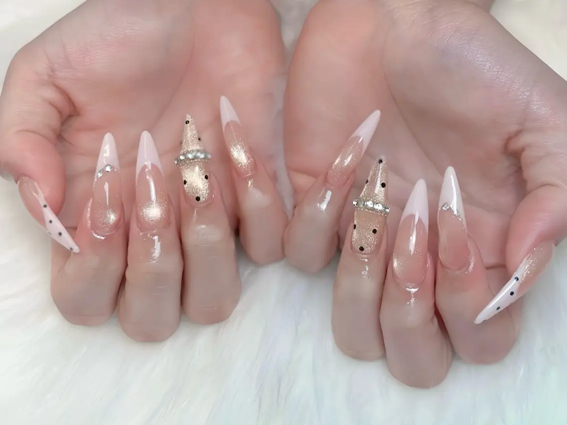 ネイル オーロラネイル チークネイル 桜ネイル クリアネイル ドット ハンドネイル Rin Nail 新大久保店のネイルデザイン