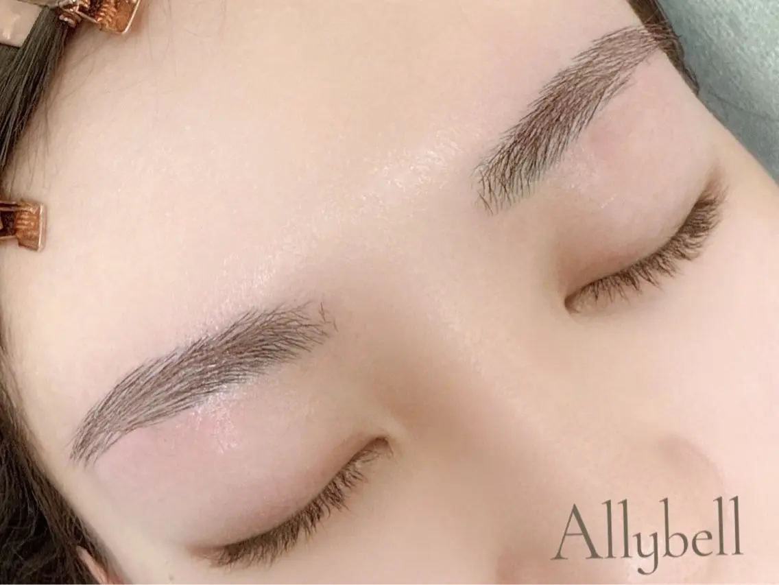 アイブロウ ワックス脱毛 眉カット Allybell🫧 Annaのマツエク・マツパデザイン