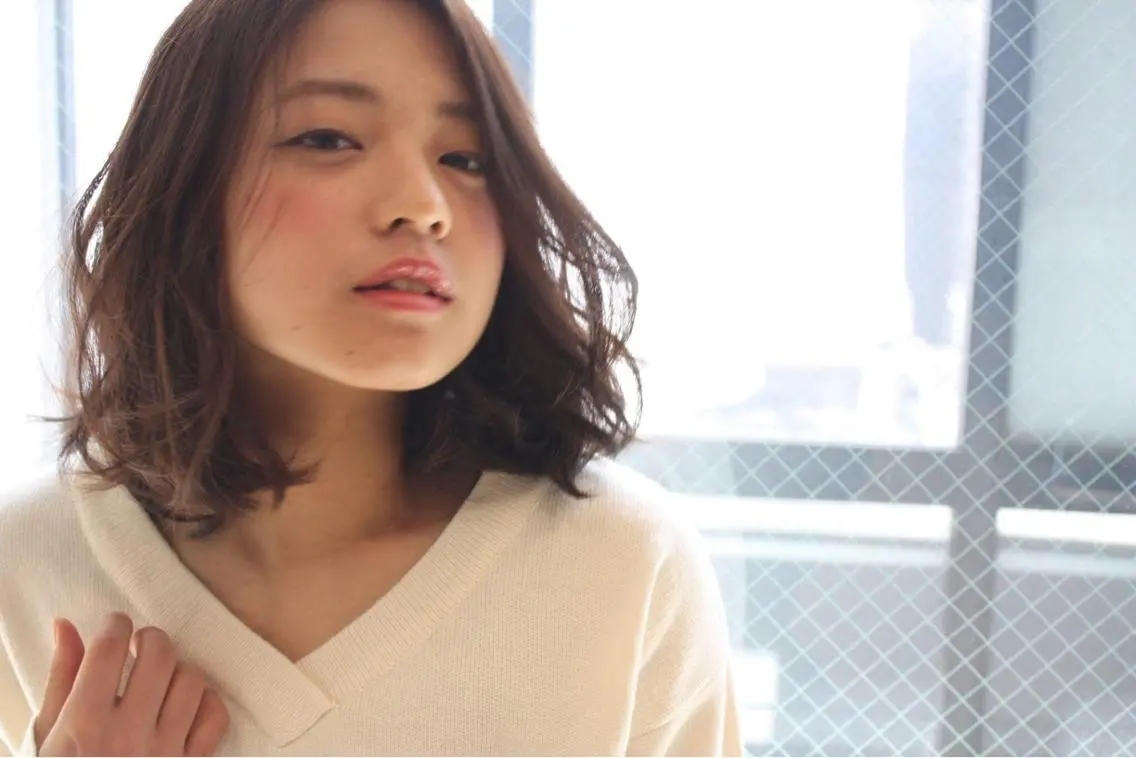 ミディアム カラー パーマ tuuli トゥーリのヘアスタイル
