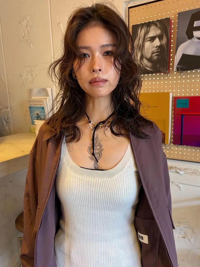 セミロング パーマ セミロングパーマ レイヤーカット ニュアンスパーマ カット パーマ トリートメント 村上雅人 ナチュラルモードのヘアスタイル