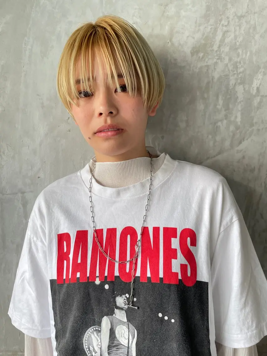 ショート カラー ブリーチ 抜きっぱなしブロンド カット ヘアカラー トリートメント ayane⭐️ボブ・ ショート・パーマのヘアスタイル