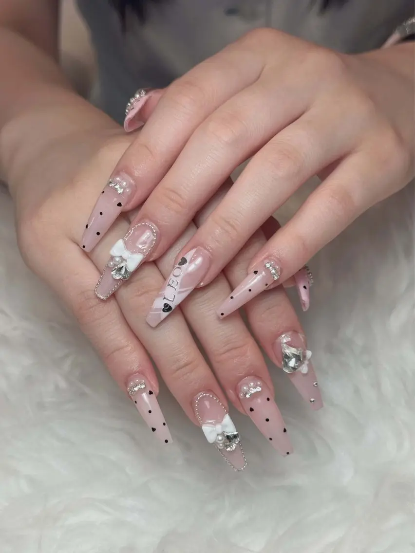 ネイル チークネイル ドット フレンチネイル グラデーション ハート ハンドネイル ハンドケア Eli Muse 新宿ネイルのネイルデザイン