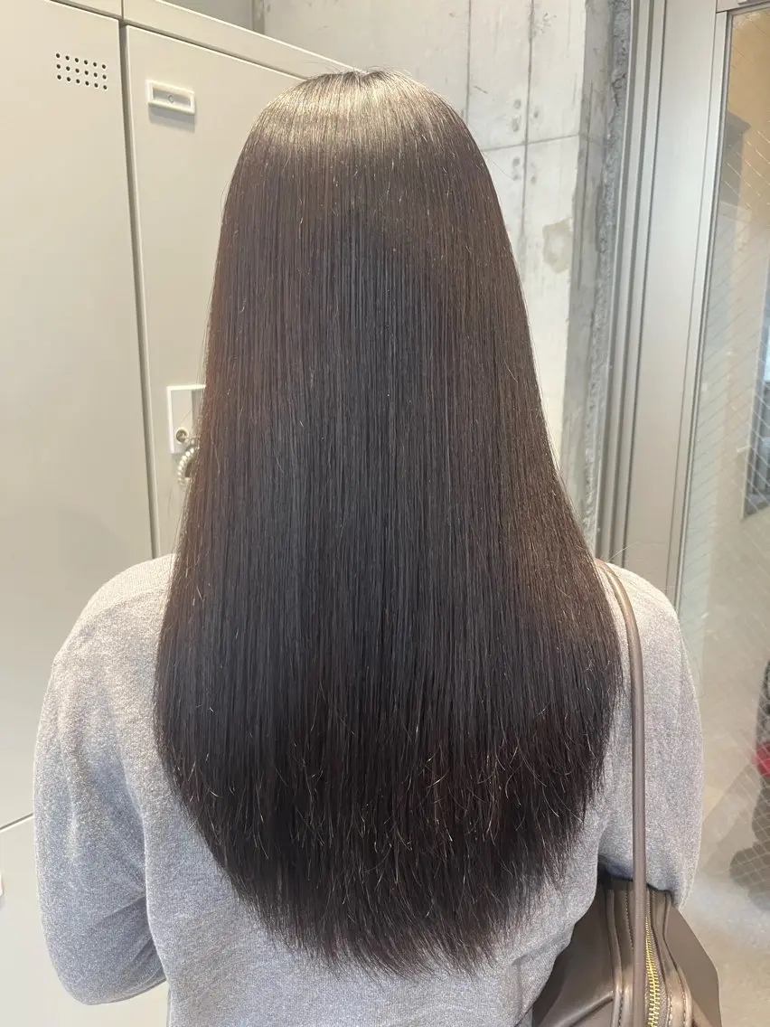 ロング 縮毛矯正 暖色・艶カラー 🈚️/えり🩵のヘアスタイル