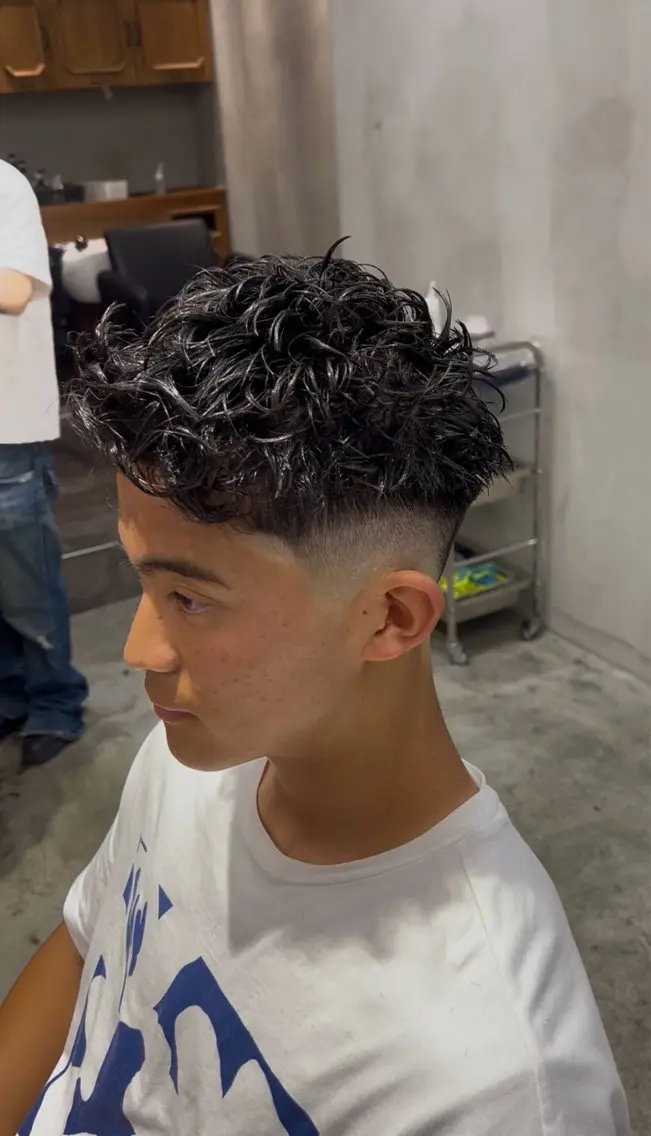 ショート メンズ フェードカット メンズパーマ ショートヘア カット パーマ 【明大前フェード/ メンズパーマ/岳】のヘアスタイル