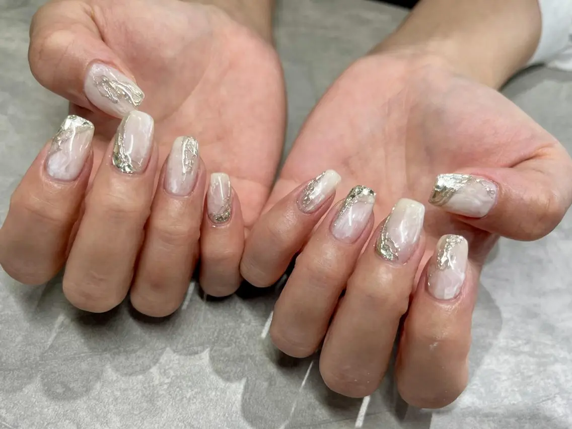 ネイル ミラーネイル ニュアンスネイル ワンホンネイル ハンドネイル peTiT chikaのネイルデザイン