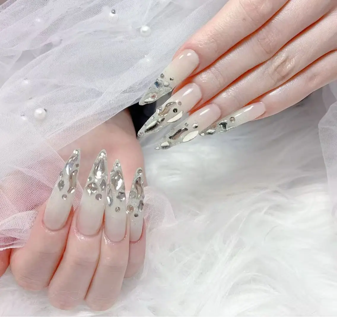 ネイル アニマル柄 チークネイル フラッシュネイル フットネイル フレンチネイル B·U Nail大宮 長さだし専門店のネイルデザイン
