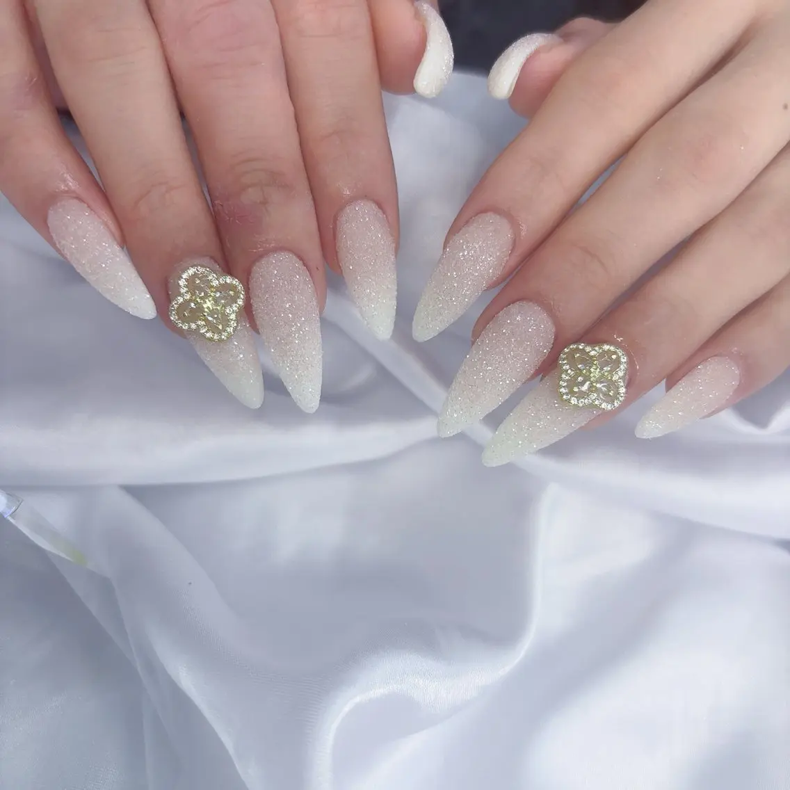 ネイル オーロラネイル フットネイル フレンチネイル ガラスフレンチ 氷ネイル・うるうるネイル ハンドネイル Lance nailのネイルデザイン
